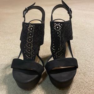 Gianni Bini black platform heels